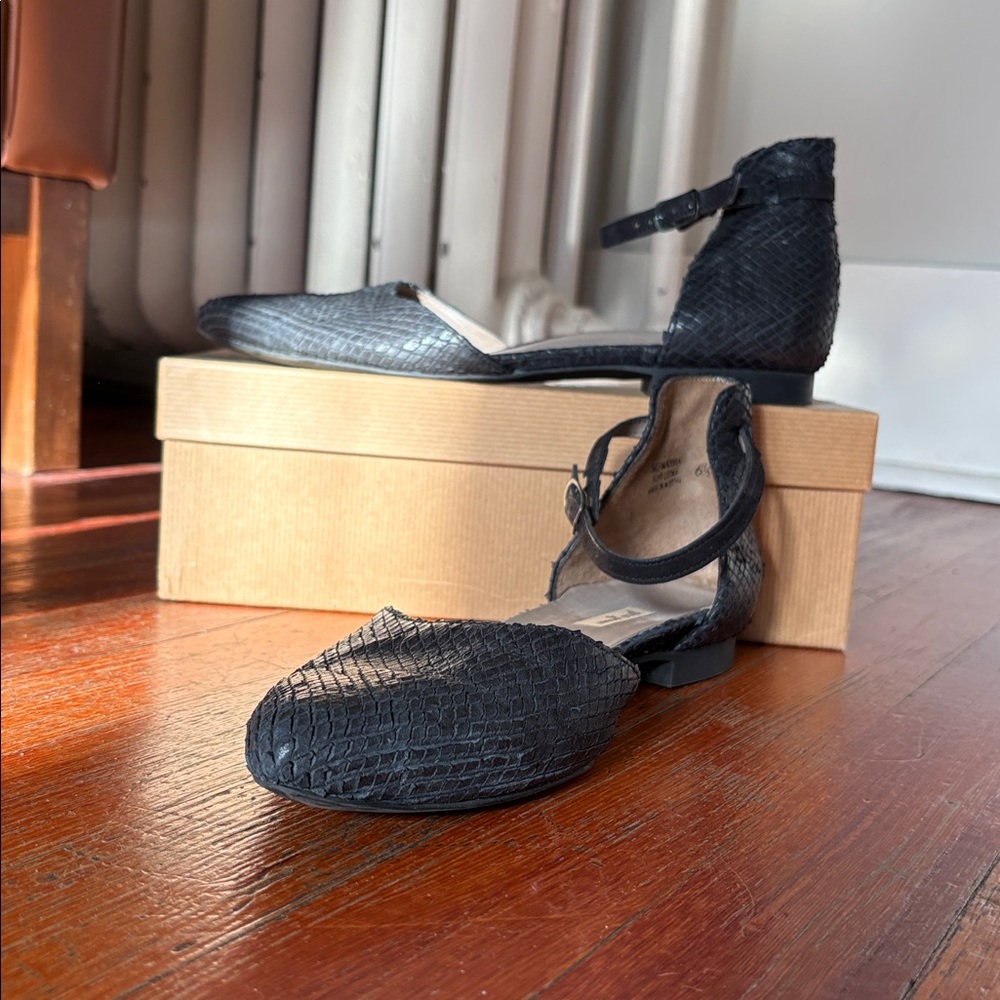 Paul Green Black Textured Ankle Flats